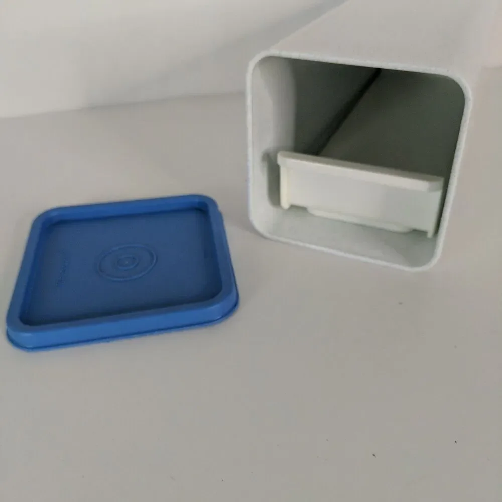 Tupperware Cheese Keeper Block Storage Container Holder 1696-3 Blue Lid Velveeta